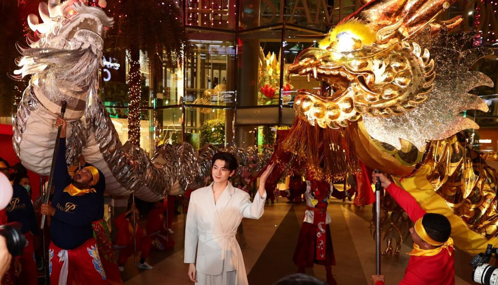3.หลินอี ร่วมฉลองเทศกาลตรุษจีนสุดอลังการ Siam Paragon Golden Prosperous Chinese New Year 2024