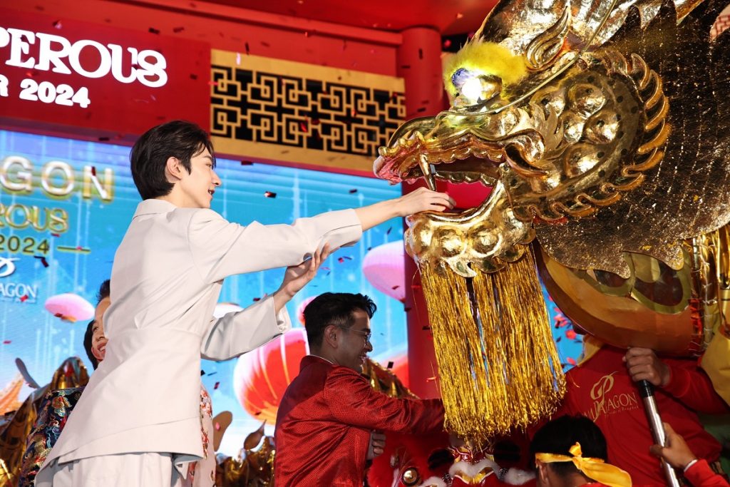 5.หลินอี ร่วมฉลองเทศกาลตรุษจีนสุดอลังการ Siam Paragon Golden Prosperous Chinese New Year 2024